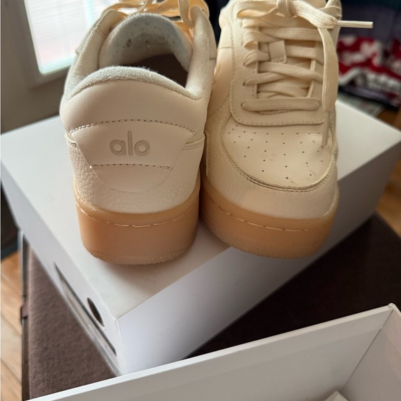ALO Yoga Cream Recovery and Tan Women's Shoes - Picture 10 of 10